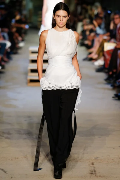 Look 3